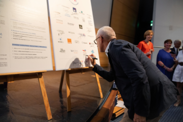 Aux côtés de 26 grandes entreprises et fondations, la Fondation TotalEnergies s’engage pour l’enfance protégée