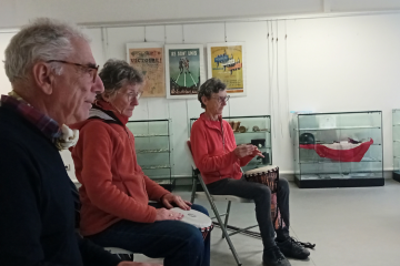 « C’est une manière de mettre à distance notre copine Parki » : un atelier de percussions dédié aux personnes atteintes de Parkinson 