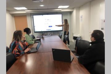 La Fondation Free soutient les associations grâce à des dons de matériel informatique 