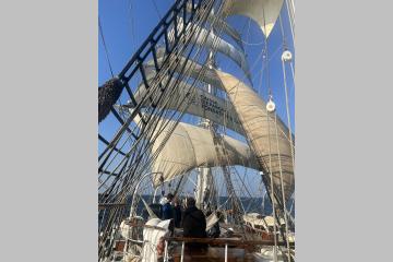 Caisse d’Epargne célèbre les 130 ans du Belem en embarquant 130 jeunes pour une grande aventure solidaire
