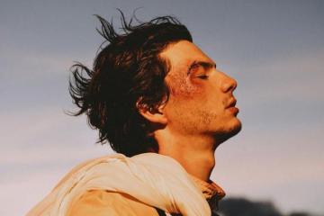 Petit Biscuit : « Quand les artistes prennent position politiquement cela fait vraiment du bien aux gens »