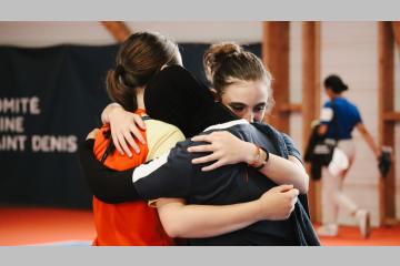 Pourquoi tant de filles quittent le sport à l’adolescence ? L’action de Fête le Mur pour inverser la tendance