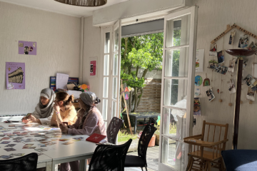 « Ici, on est comme chez nous » : la Maison des familles, un soutien à la parentalité par l’accueil et l’entraide  