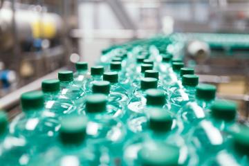 Volvic condamnée pour « pratiques commerciales trompeuses » relevant du greenwashing 