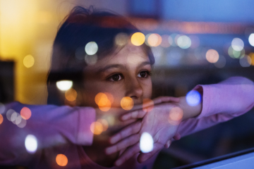 Violences faites aux enfants : le Fonds AXA pour le Progrès humain dévoile les 13 lauréats de son premier appel à projets international