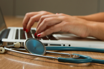 Comment rendre les études de médecine plus accessibles aux jeunes issus de milieux modestes ?