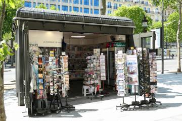 Les titres des médias du groupe Bolloré sur les « milliards engloutis par les associations » scandalisent leurs représentants  