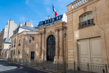 Sébastien Lecornu propose un « pacte Papin » pour favoriser la transmission d’entreprises aux salariés  