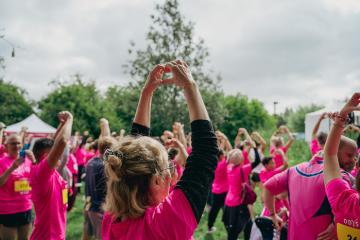 Octobre rose : Aéma Groupe fait avancer la santé des femmes 