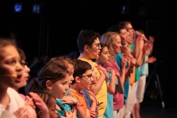 Les enfants malades du cancer sur scène pour leur dernière représentation