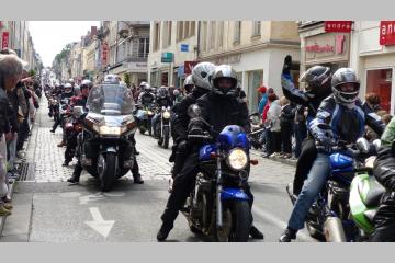 Les motards sur la route à la recherche de promesses de dons !