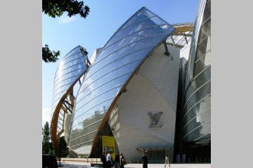 Expo-vente au profit du Secours populaire à la Fondation Louis Vuitton 