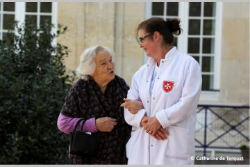 La solitude des personnes âgées : un défi majeur pour l’Ordre de Malte France