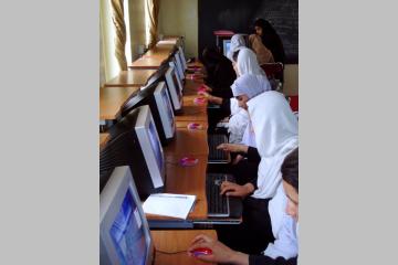 Collecte " Donnons accès à l'informatique et à Internet à 23 écoles afghanes "