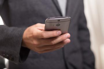 [AIDANTS] Avec nos Proches : une ligne téléphonique pour accompagner les aidants