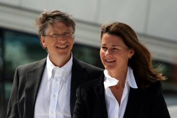 Bill et Melinda Gates offrent un bus médicalisé ultra sophistiqué à la Guinée