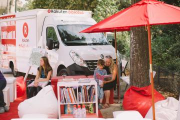 Le Bibliobus de Rakuten débarque en France avec le Secours Populaire