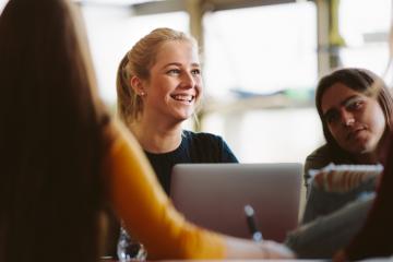 Lancement de l’initiative P-TECH pour encourager l’égalité des chances