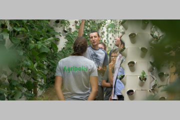 Un potager vertical inauguré par Carrefour et Agripolis 