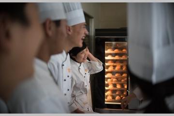 AccorHotels s'engage pour la formation de jeunes chinois au métier de boulanger