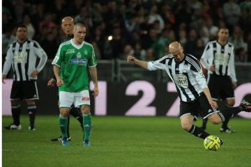 Barthez, Ronaldo, Zidane réunis sur le terrain contre Ebola